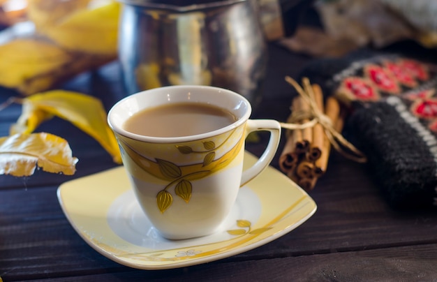 Tasse de café un jour d'automne