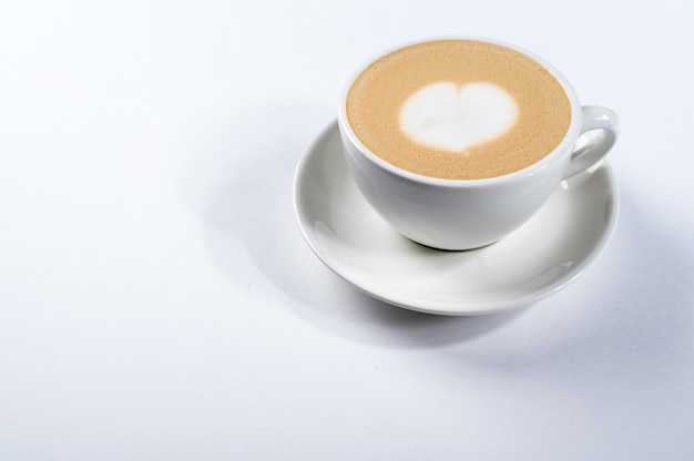 Tasse de café avec une mousse. Latte art