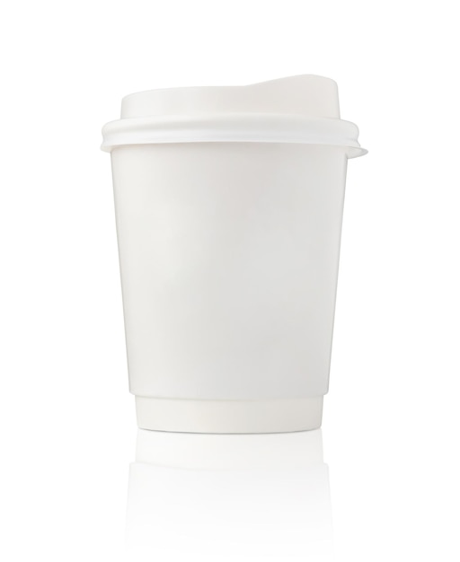 Tasse à café en papier blanc isolé sur fond blanc