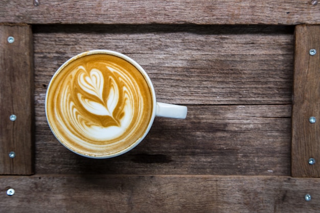 tasse de café sur plaque