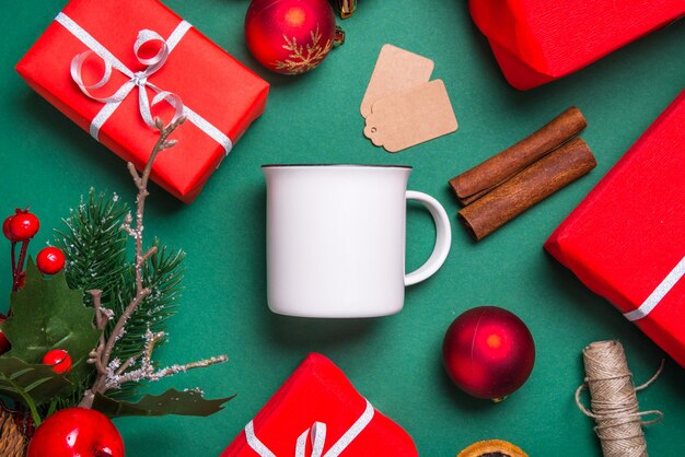 Tasse à café en porcelaine blanche vierge, tasse à plat, concept de Noël