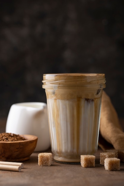 Photo tasse à café savoureuse et sucre