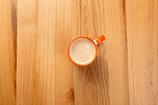 Tasse de café sur la table en bois, vue de dessus