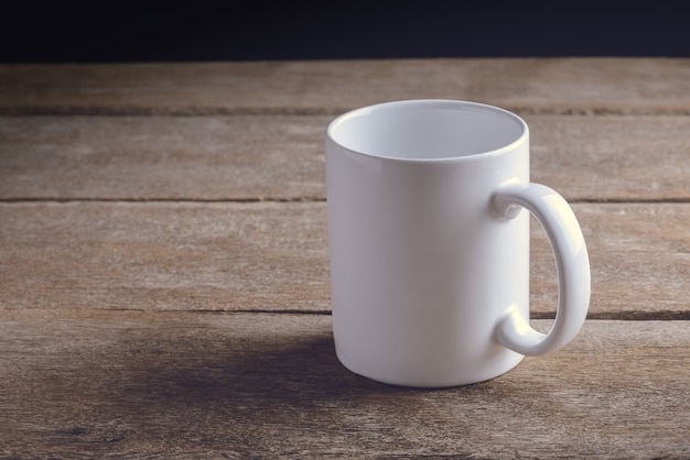 Tasse de café sur une table en bois