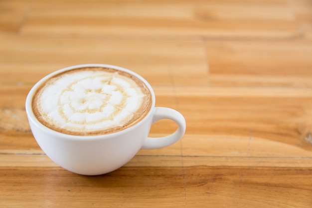 tasse à café sur la table en bois