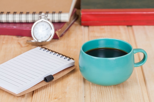 tasse de café sur la table en bois.