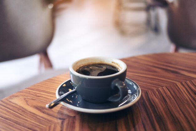 Tasse de café sur la table