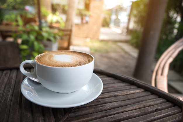 Tasse de café sur la table