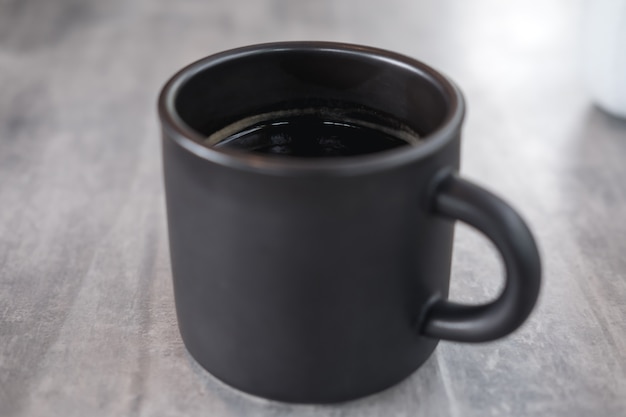 tasse de café sur la table