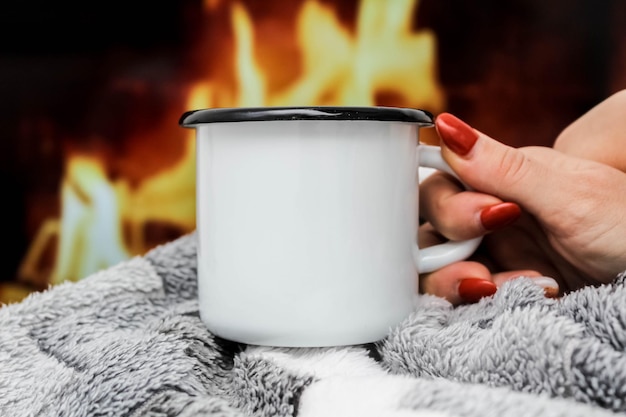 Tasse à café et à thé en émail blanc