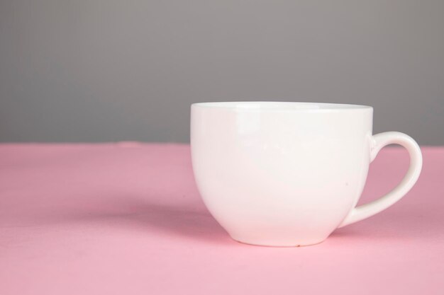 Tasse de café ou de thé sur la table