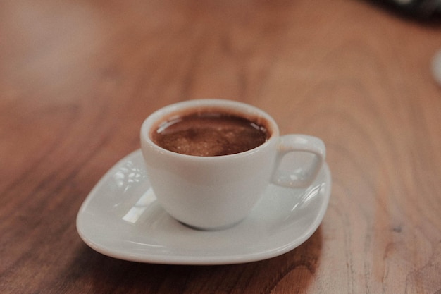 Tasse de café turc sur table