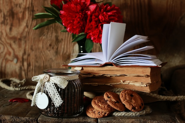 Tasse à café vieux livre fleur