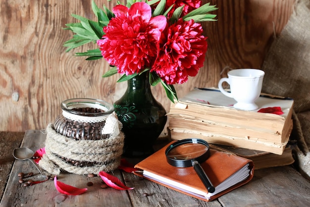 Tasse à café vieux livre fleur