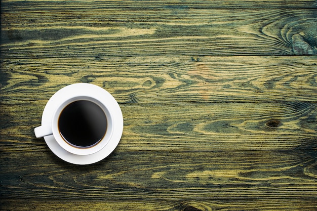 tasse de café vue de dessus sur bois de fond