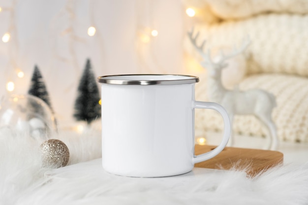 Tasse de camping en émail blanc maquette de Noël avec de l'acier inoxydable avec décoration de Noël et rougeoyant