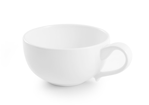 Tasse en céramique blanche sur fond blanc