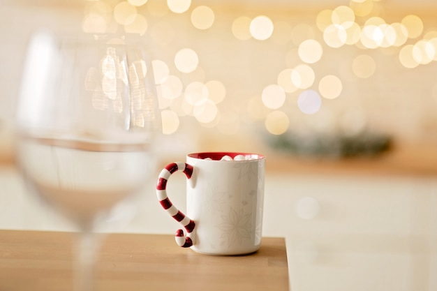 tasse dans une atmosphère de noël