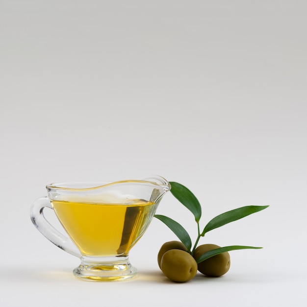Tasse d'huile d'olive avec espace de copie