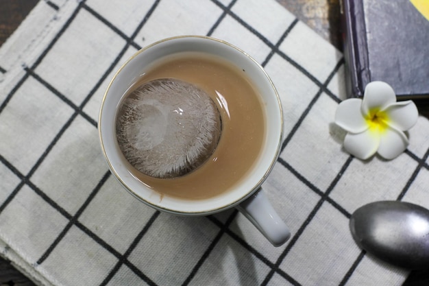 une tasse de lait au chocolat