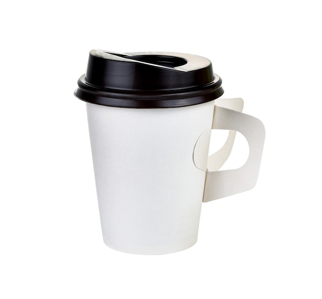 Tasse en papier à café sur blanc.