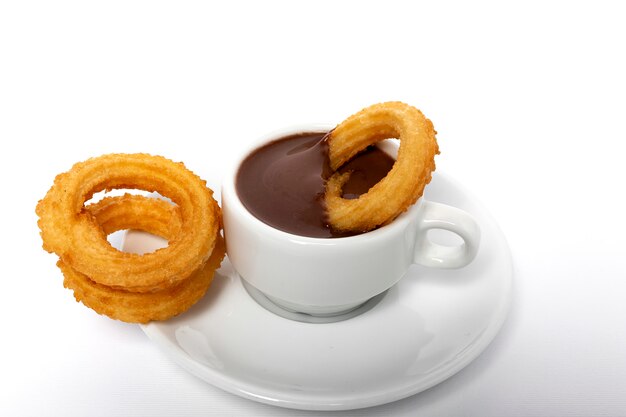 Tasse de sauce au chocolat avec churros