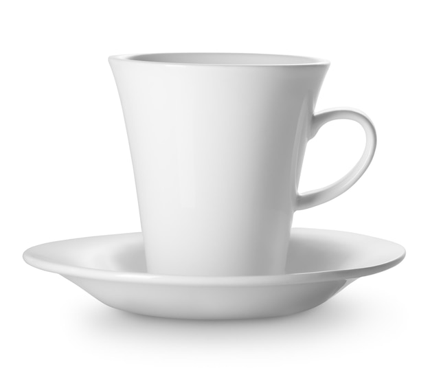 Tasse sur soucoupe isolé sur fond blanc