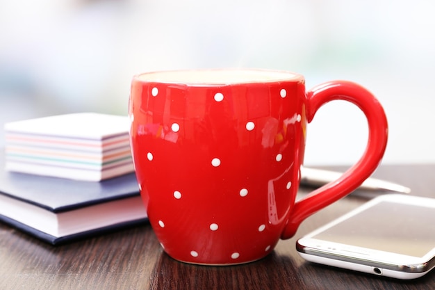 Tasse de thé au bureau