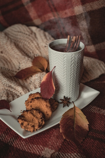 Tasse de thé et biscuits