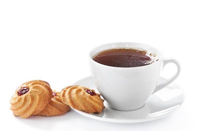 Tasse de thé chaud et biscuits maison