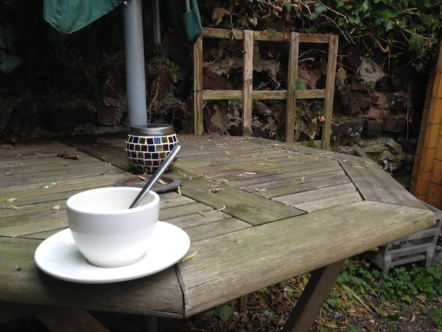 Photo une tasse de thé sur la table.