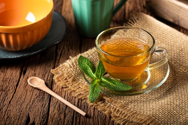 Tasse de thé sur la table