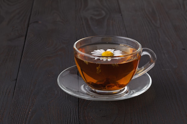 Une tasse de tisane à la camomille