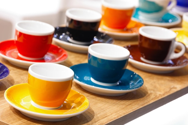 Tasses à café multicolores