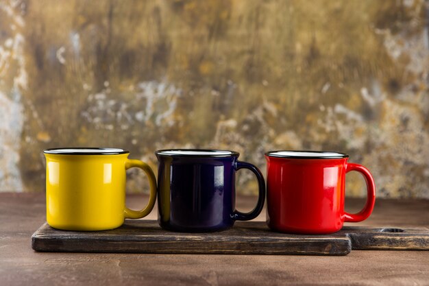 Tasses en céramique colorées