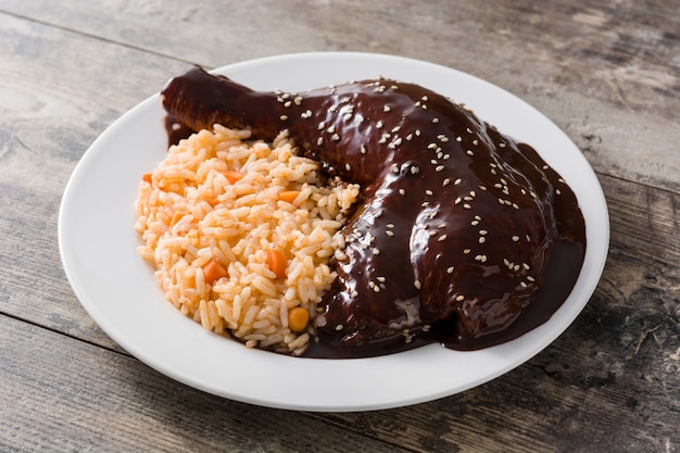 Taupe traditionnelle Poblano avec riz