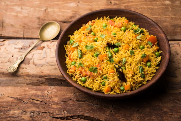 Tawa Pulao ou Pulav ou Pilaf ou Pilau est une cuisine de rue indienne à base de riz basmati, de légumes et d'épices. Mise au point sélective