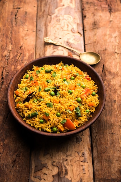 Tawa Pulao ou Pulav ou Pilaf ou Pilau est une cuisine de rue indienne à base de riz basmati, de légumes et d'épices. Mise au point sélective