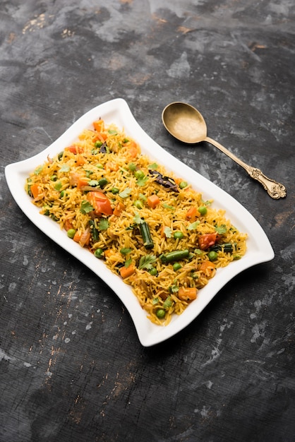 Tawa Pulao ou Pulav ou Pilaf ou Pilau est une cuisine de rue indienne à base de riz basmati, de légumes et d'épices. Mise au point sélective