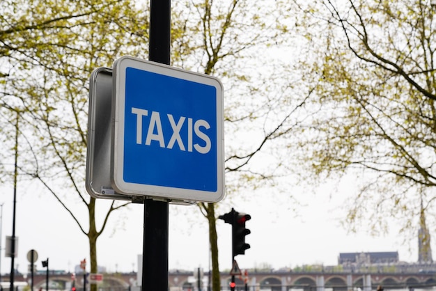 Taxi bleu route panneau signe texte voiture