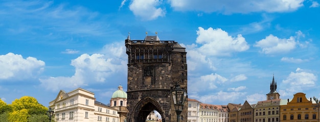 Tchéquie Pont Charles sur la rivière Vlatva reliant le petit quartier du château de Prague et la vieille ville