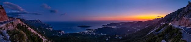 Été Budva riviera nuit littoral panorama paysage Monténégro Balkans mer Adriatique Europe Vue depuis le sommet du chemin de montagne