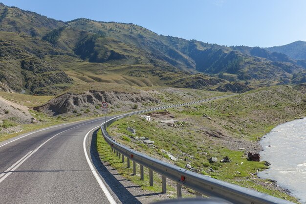 Été dans l'Altaï en Russie, route vers les montagnes de l'Altaï