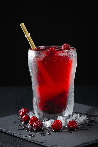 Été framboise boisson froide jus cocktail thé aux fruits