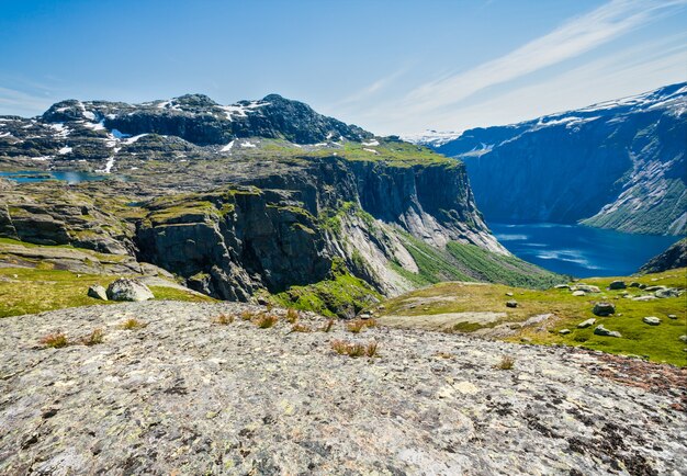 Été plateau des hautes terres du Roldal et paysage de montagne du lac Ringedalsvatnet