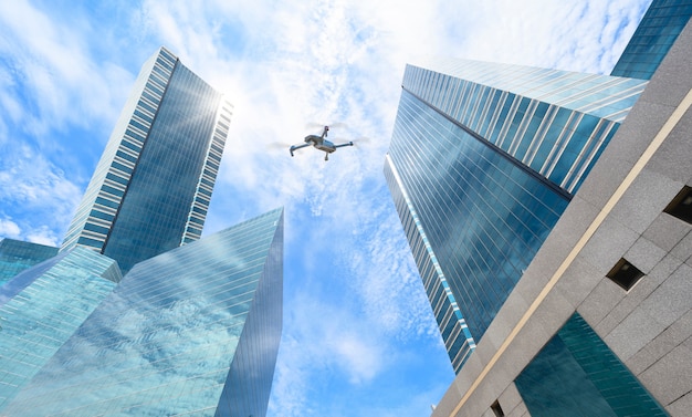 La technologie de vol basée sur une caméra de drone explore les grandes villes