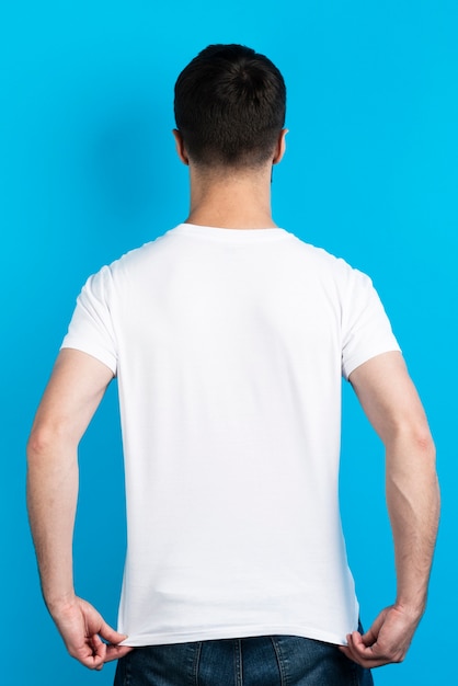 Tee-shirt vue arrière de l'homme en simple