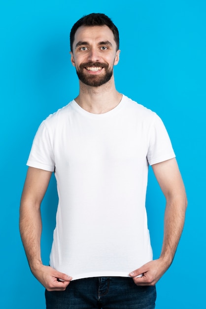 Photo tee-shirt vue de face de l'homme en simple