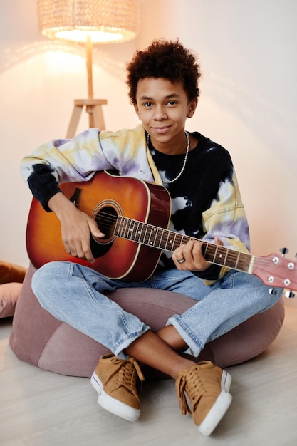 Teen Boy avec guitare