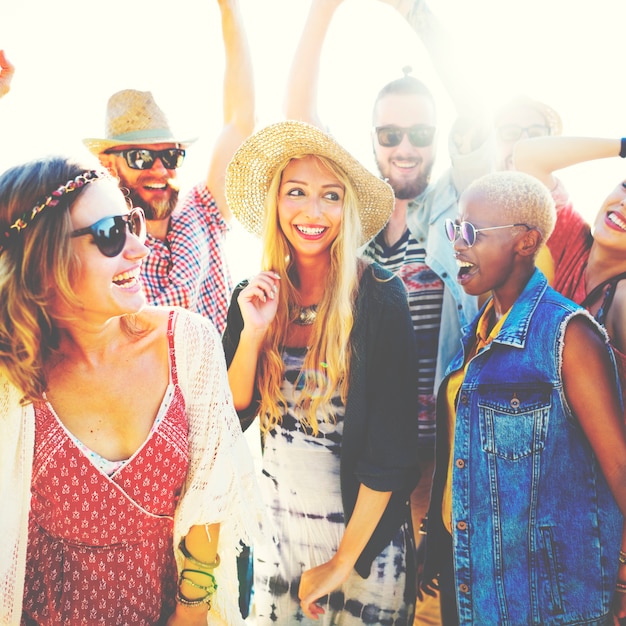 Photo teenagers friends concept de bonheur de plage party